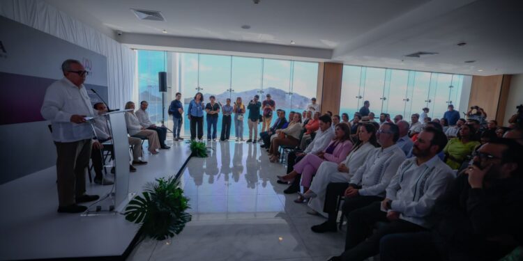 Gobernador Rocha Moya reconoce el alto sentido social y democrático de la radio y televisión