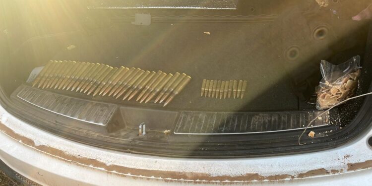 Grupo Interinstitucional asegura vehículo robado con municiones en Culiacán