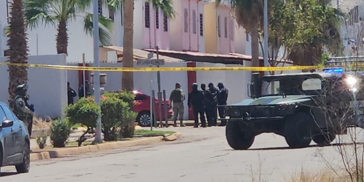 Asesinan a balazos a una mujer frente al acceso del fraccionamiento Vistas del Lago