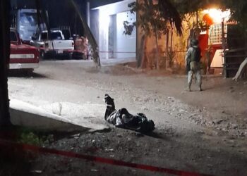 Abandonan a un hombre sin vida envuelto en plásticos en la colonia Real de Minas