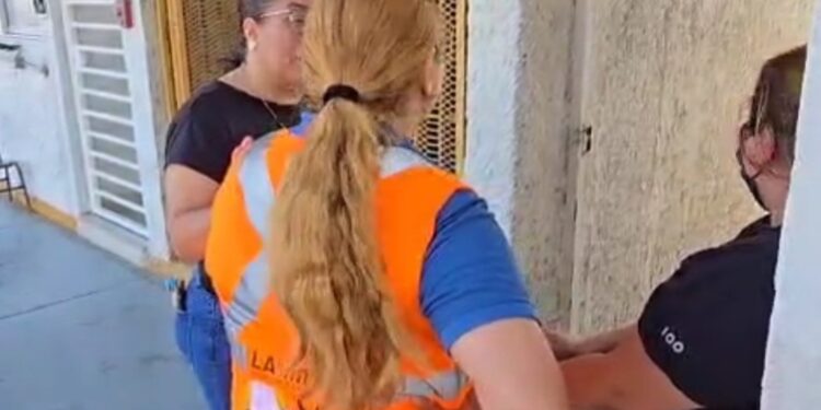 Rosalinda renuncia a su trabajo en la caseta de cobro luego del accidente