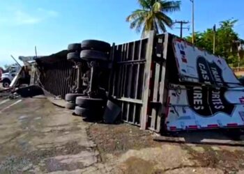 Chófer de trailer qué se estrelló contra caseta de cobro era vecino del Estado de México