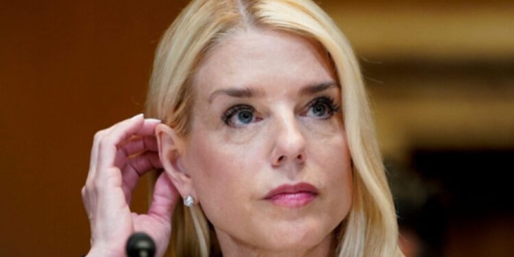 La fiscal general de Estados Unidos considera a México como un país adversario