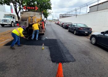 Avanzan obras de rehabilitación y bacheo en calles de Culiacán