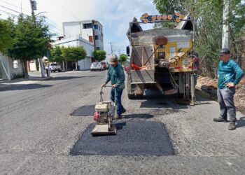 Avanzan trabajos de bacheo en distintos puntos de Culiacán para mejorar la movilidad urbana