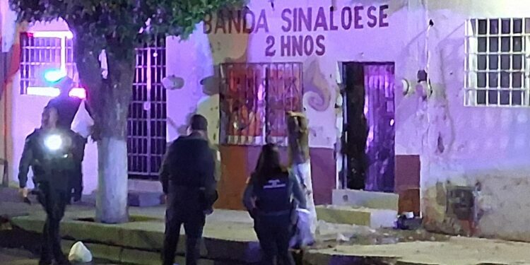 Atacan a balazos un local comercial de una Banda de Música en la colonia Centro