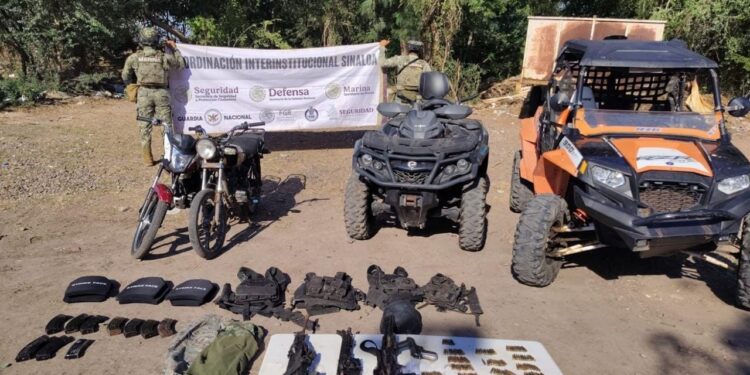 Grupo Interinstitucional asegura vehículos todoterreno, armamento, municiones y equipo táctico en Navolato