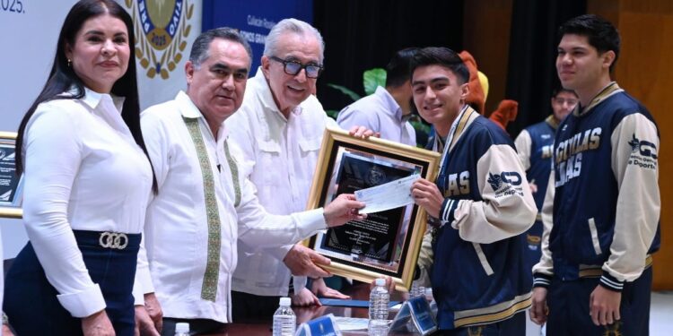 Entrega la UAS reconocimientos y estímulos con motivo al Mérito Deportivo Universitario