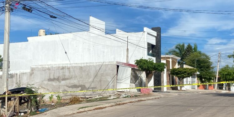 Grupo armado atacan a balazos dos inmuebles de la colonia Libertad