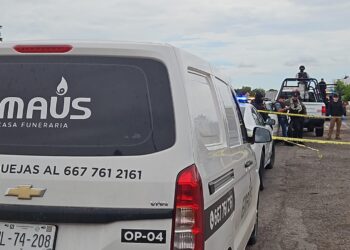 Localizan un cuerpo sin vida envuelto en plásticos negros sobre la Autopista Benito Juárez
