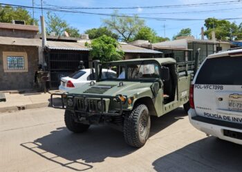 Sicarios en motocicleta asesinan a balazos en su propia casa a joven de la Lázaro Cárdenas