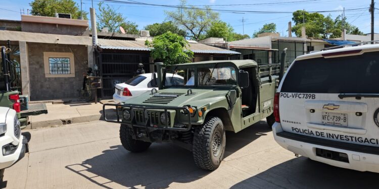 Sicarios en motocicleta asesinan a balazos en su propia casa a joven de la Lázaro Cárdenas