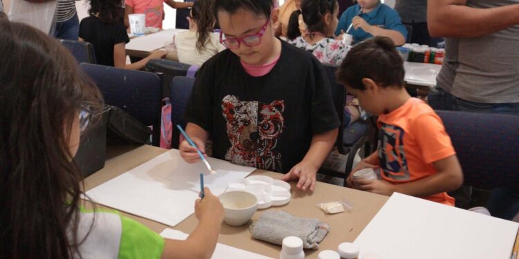La Casa de la Cultura de la UAS da la bienvenida a decenas de niñas y niños al taller “Pintando el Verano” 2025