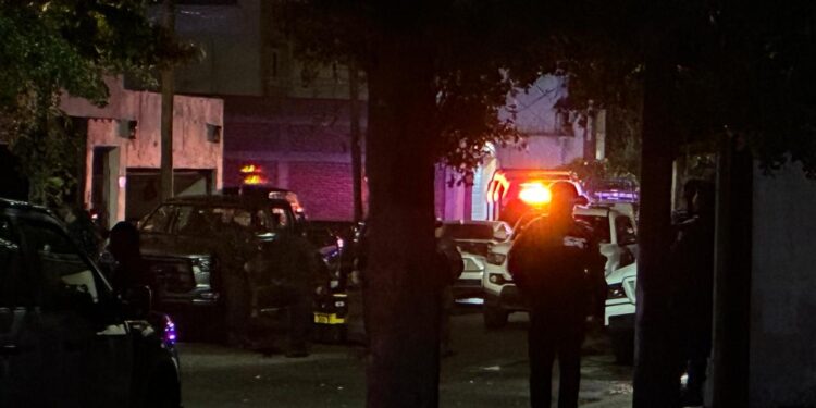 Hallan a un hombre asesinado a balazos en la Agustina Ramírez 