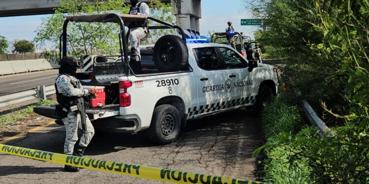 Localizan a un hombre asesinado a balazos en la carretera Culiacán-Eldorado