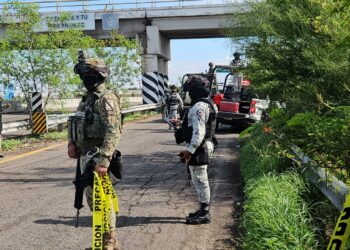 Localizan a un hombre asesinado a balazos en la carretera Culiacán-Eldorado