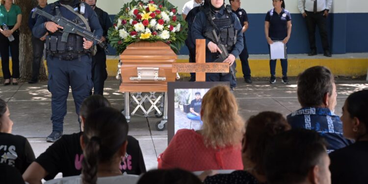 Realizan homenaje póstumo al policía estatal caído Jorge Ernesto Félix Beltrán