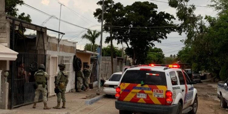Atentado a balazos en una casa de la Adolfo López Mateos deja dos muertos