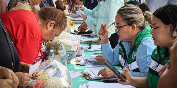 DIF Culiacán lleva servicios de salud y apoyos a más de 400 personas en Aguaruto