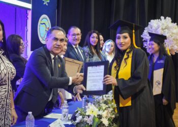 Reconoce el Rector de la UAS Jesús Madueña Molina a nuevos egresados de la Extensión Sinaloa de Leyva