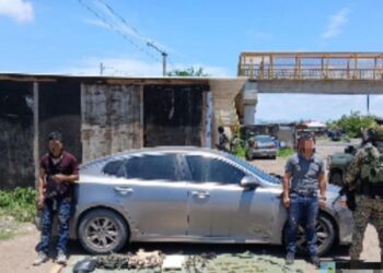 Detienen en Escuinapa a 2 civiles y les aseguran armas, municiones, ponchallantas y un vehículo