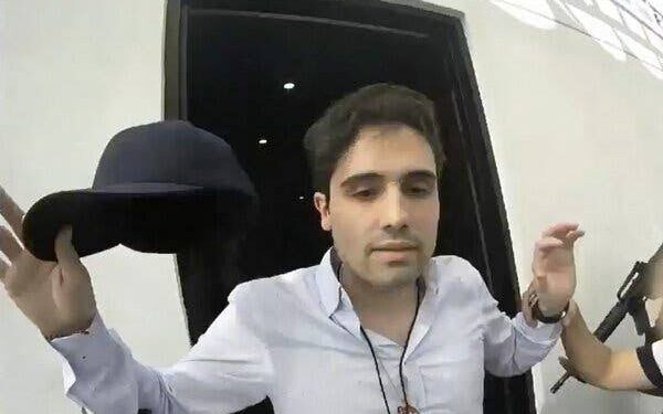 Ovidio Guzmán abandona prisión de Chicago tras declararse culpable; está bajo resguardo en ubicación secreta