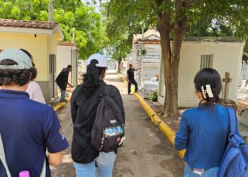 Panteones, uno de los mayores focos de dengue en Sinaloa; necesario trabajar en ellos, señalan investigadores y alumnos de la UAS