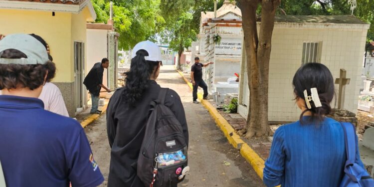 Panteones, uno de los mayores focos de dengue en Sinaloa; necesario trabajar en ellos, señalan investigadores y alumnos de la UAS