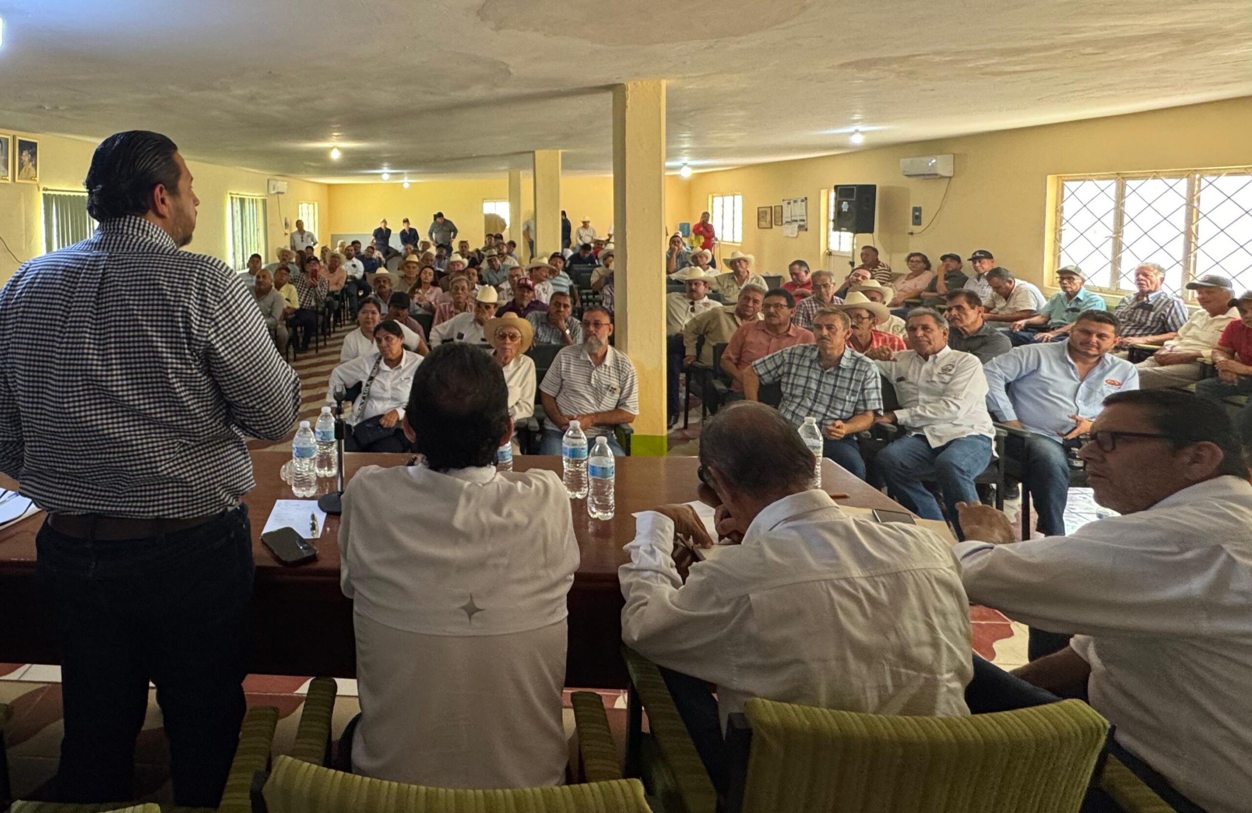 Se reúne Ismael Bello Esquivel con 162 productores de Navolato; definen estrategias de trabajo