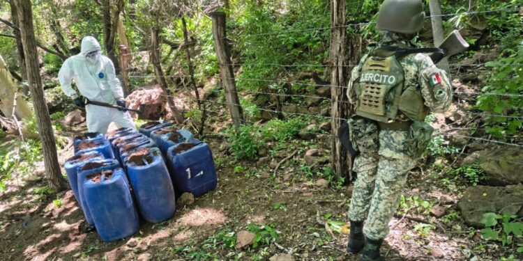 En Culiacán, aseguran y destruyen 2 áreas de concentración de químicos para la elaboración de drogas sintéticas