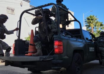 Grupo armado “revienta” casa en Montebello y se llevan a un joven por la fuerza
