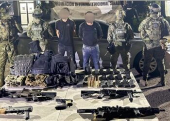 Capturan a 2 civiles en poder de armas, cargadores, cartuchos, equipo táctico y un vehículo en Culiacán