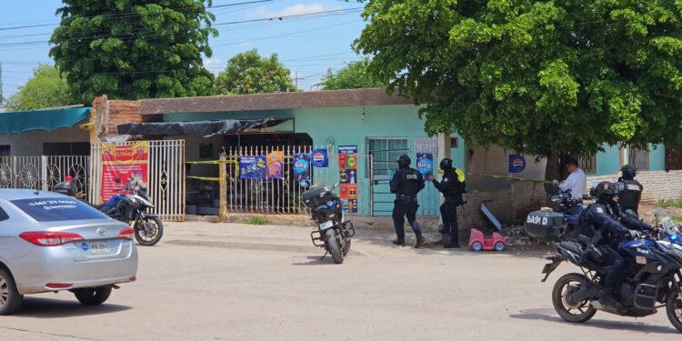 Ejecutan a balazos a dos hombres en el interior de una tienta en la Emiliano Zapata