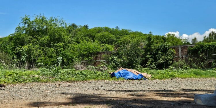 Hallan en la mañana a un hombre sin vida la “Y Griega” y hasta esta tarde ninguna autoridad ha acudido al lugar