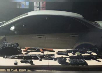 Tras agresión a policías estatales, Grupo Interinstitucional detuvo a 4 civiles y aseguró un vehículo, armas, municiones y equipo táctico