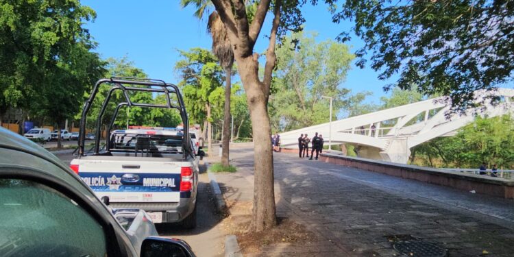 Hallan a un desconocido sin vida en las aguas del río Tamazula a la altura del puente Bimodal