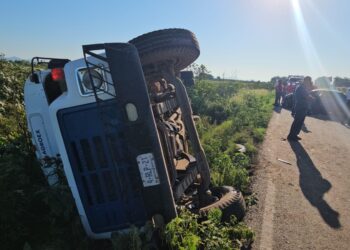 Volcadura de camión de jornaleros en La Palma deja 17 lesionados, entre ellos una mujer embarazada: SGG