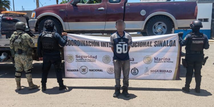Integrantes del Grupo Interinstitucional recuperan vehículo con reporte de robo y detienen al conductor