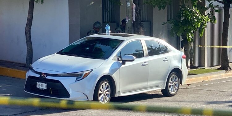 Tras persecución y enfrentamiento dos presuntos delincuentes fueron detenidos en la colonia Lomas de Guadalupe