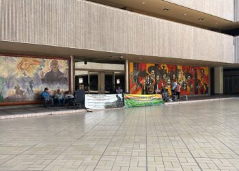 Cancelan conferencia de Vocería de Gobierno del Estado por protesta de agricultores en Palacio