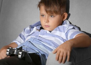 Evitar el sedentarismo y promover hábitos saludables es fundamental en la salud de niños y niñas para evitar diversos riesgos, opina especialista