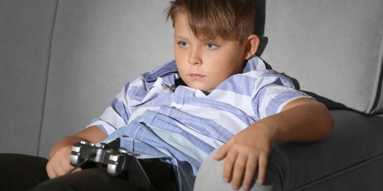 Evitar el sedentarismo y promover hábitos saludables es fundamental en la salud de niños y niñas para evitar diversos riesgos, opina especialista