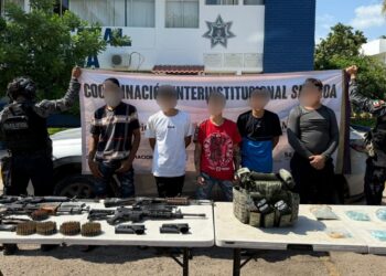 Andaban bien armados los 5 civiles detenidos en Aguaruto
