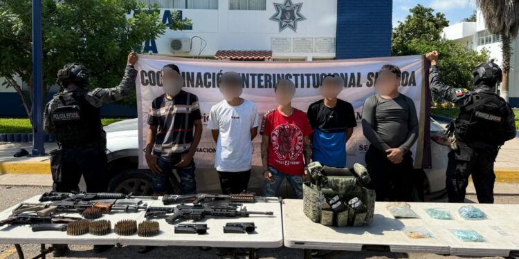 Andaban bien armados los 5 civiles detenidos en Aguaruto