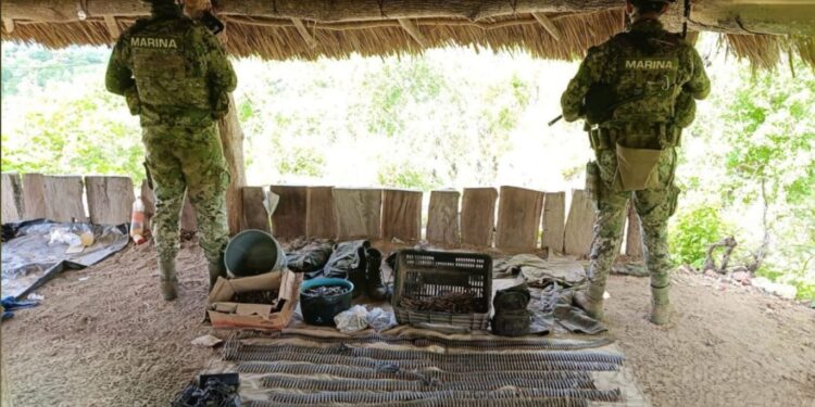 Localizan un campamento, armas, explosivos, droga, vehículos y otros objetos ilícitos en San Ignacio