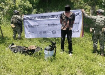 En Cosalá, detienen a un civil y asegura armamento, además de equipo táctico