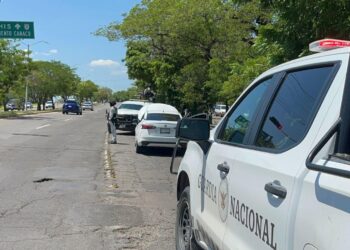 Tras persecución y enfrentamiento robacarros logran huir, pero abandonan vehículo robado