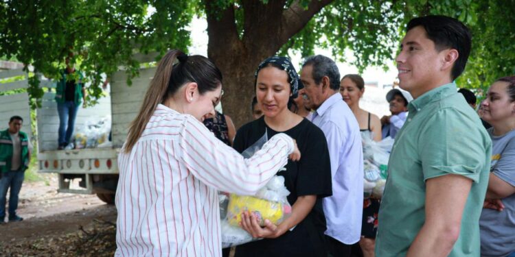 Familias de la Progreso y Buenos Aires reciben apoyo alimentario por parte del DIF Culiacán