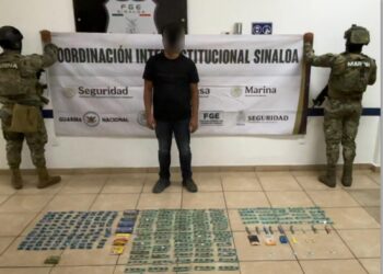 Aseguran a un civil en poder de presuntas drogas y efectivo en Mazatlán