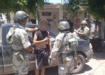 Aseguran en Navolato a un civil en posesión de dosis de presunta droga y una motocicleta